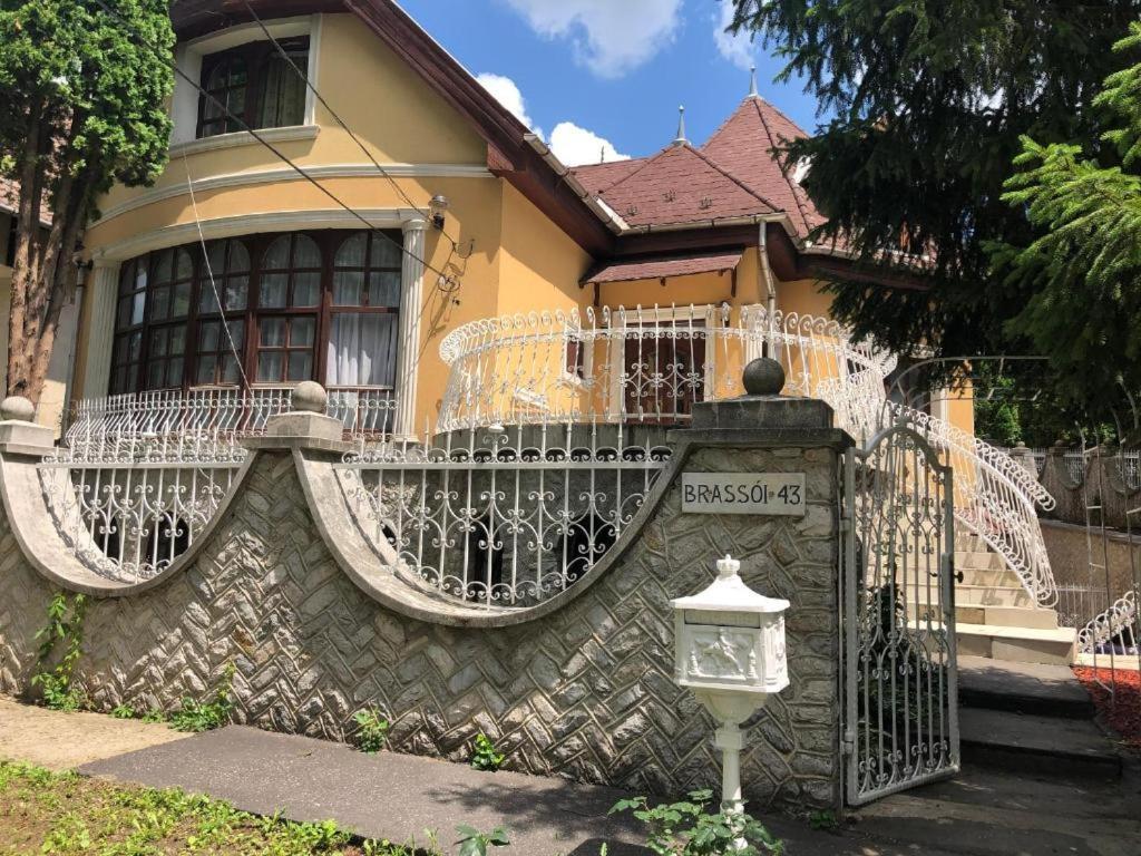 Brassoi Vendeghaz 호텔 미슈콜츠 외부 사진